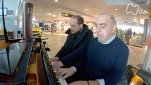 空港ピアノ　エストニア・タリン