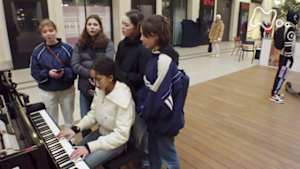 駅ピアノ　パリ