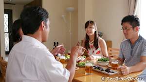 奪われる美人妻