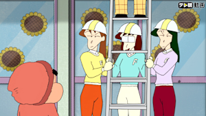 ハシゴの下で大変だゾ