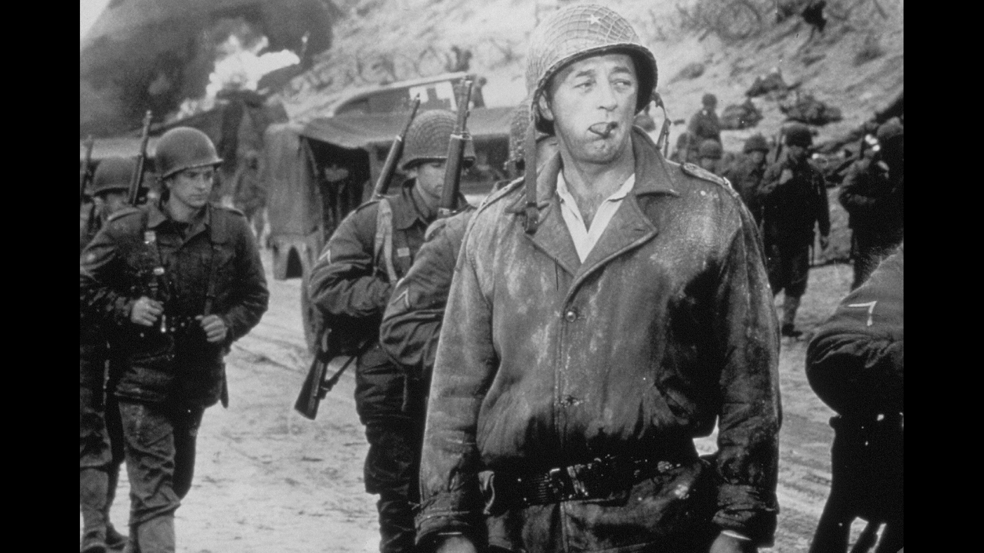 映画チラシ　史上最大の作戦　1962年2折り　J・ウェイン 71YOHTXUEML.jpg
