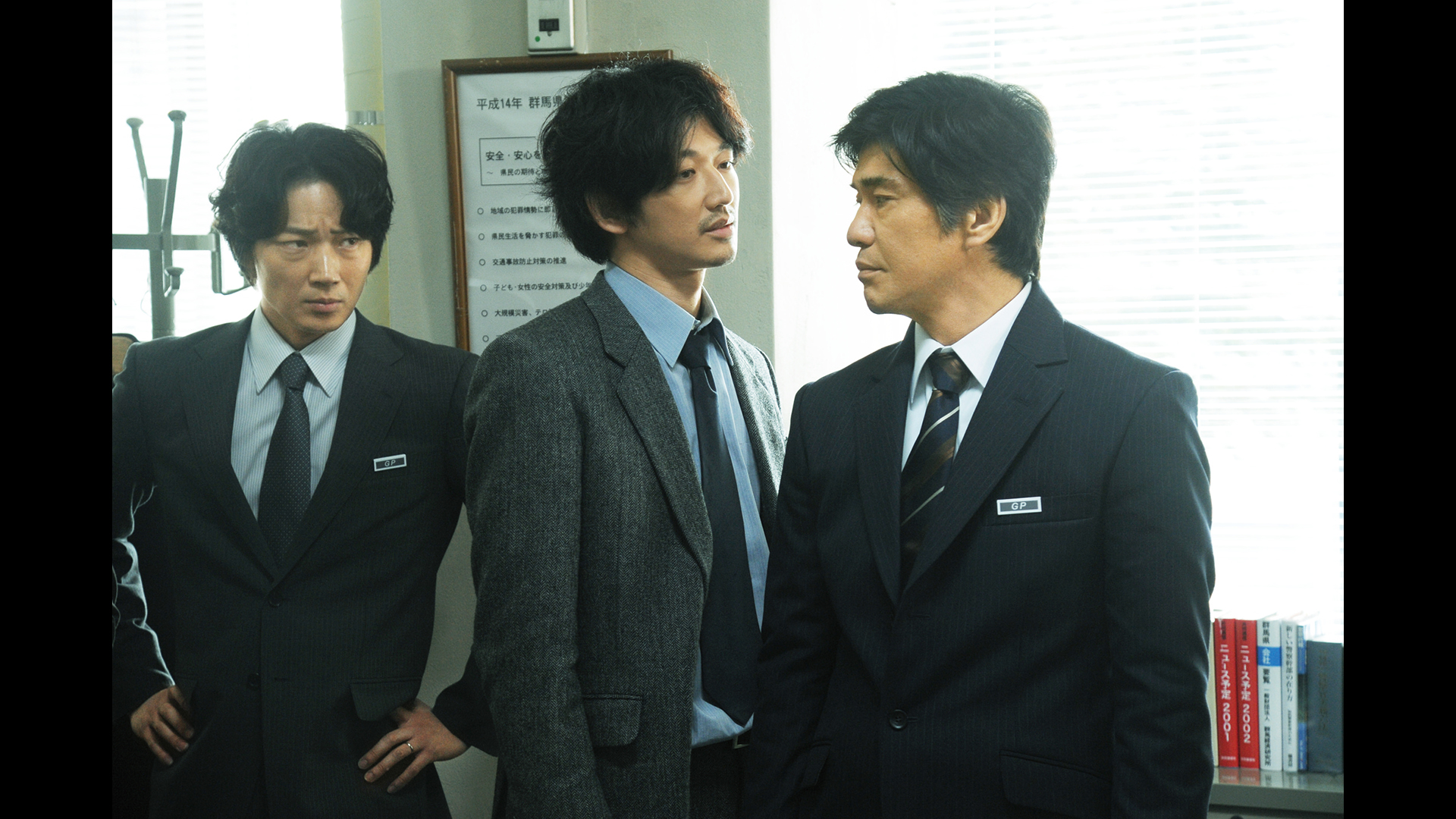 Amazon.co.jp: 64-ロクヨン-前編/後編 豪華版Blu-rayセット