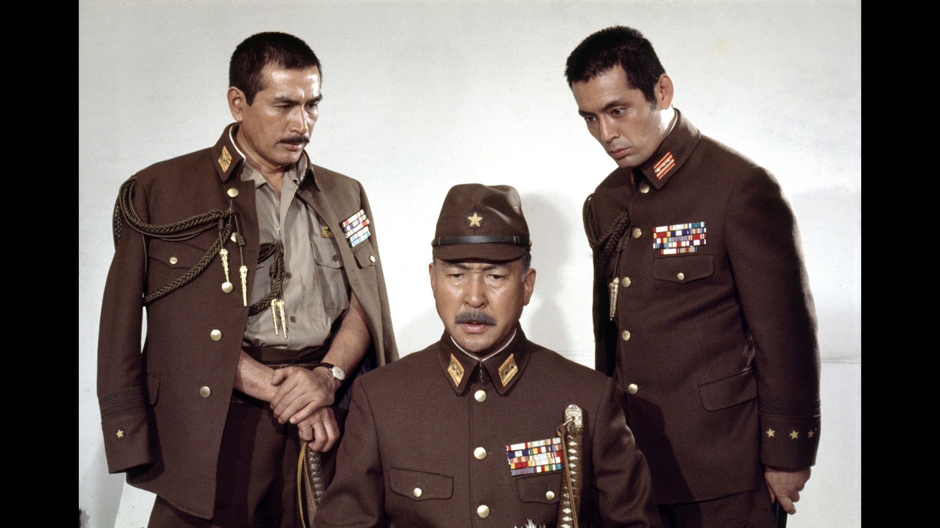 非常に良い】映画パンフレット 軍旗はためく下に 深作欣二・監督 丹波