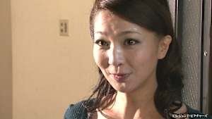 隣の人妻 覗く男