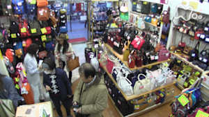 ドキュメント７２時間　春　街角のかばん店で