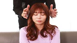 アソコの感度が10倍になる催眠術を美女たちにかけて悪戯してみたらとんでもない事になっちゃいました（3）