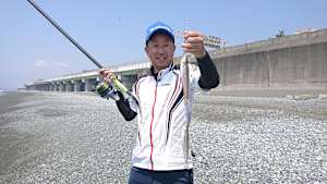 【追/見】投げ釣りギャラリー 夏の西湘・トーナメントの王者がサーフの女王を狙う